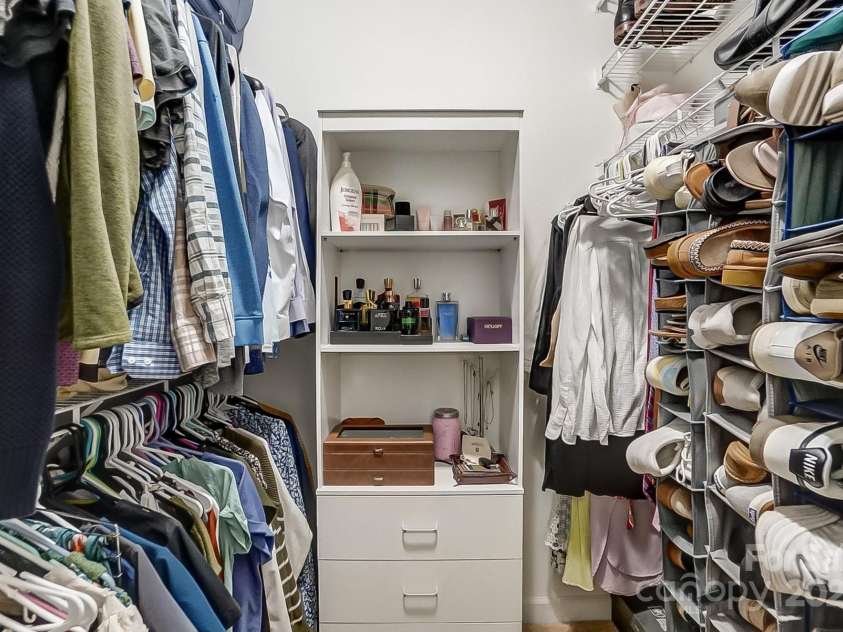 11941 Ridgeway Park Drive, Charlotte, NC 28277.  MLS# CAR4239345, YatesRealty ID 35124. Walk-In Closet