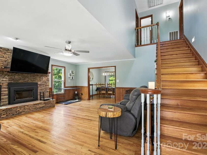 2091 Blowing Rock Boulevard, Lenoir, NC 28645.  MLS# CAR4276116, YatesRealty ID 35125. 