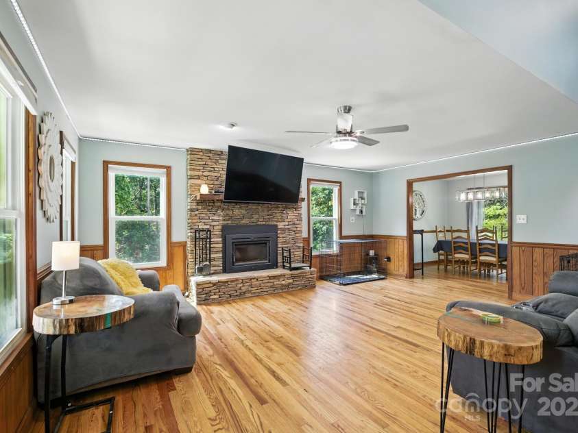 2091 Blowing Rock Boulevard, Lenoir, NC 28645.  MLS# CAR4276116, YatesRealty ID 35125. 