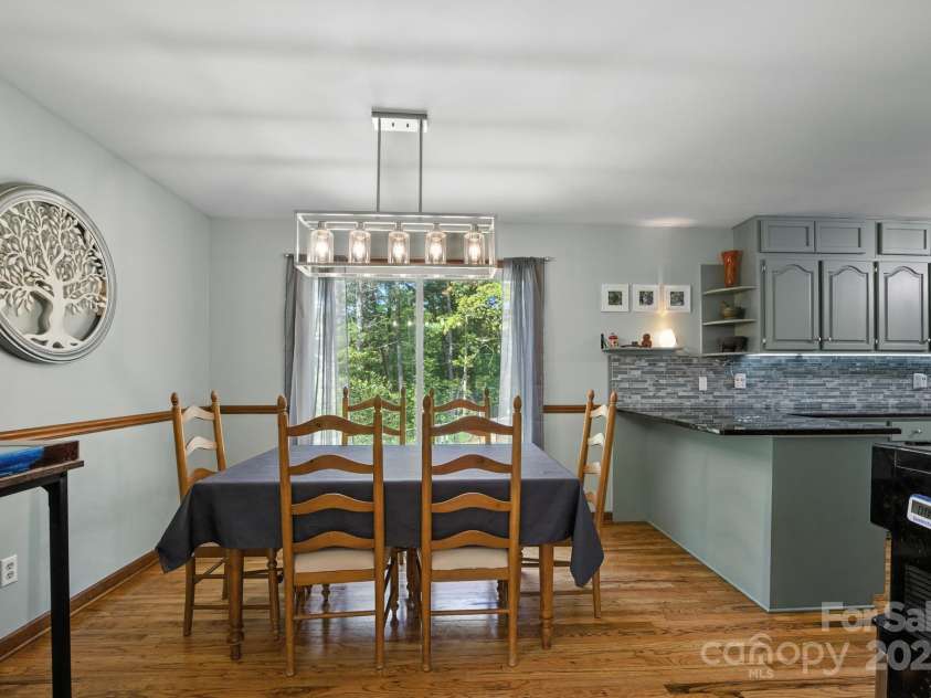 2091 Blowing Rock Boulevard, Lenoir, NC 28645.  MLS# CAR4276116, YatesRealty ID 35125. 