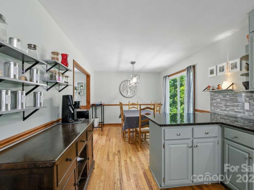 2091 Blowing Rock Boulevard, Lenoir, NC 28645.  MLS# CAR4276116, YatesRealty ID 35125. 