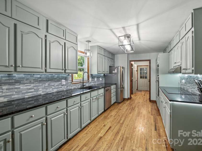 2091 Blowing Rock Boulevard, Lenoir, NC 28645.  MLS# CAR4276116, YatesRealty ID 35125. 