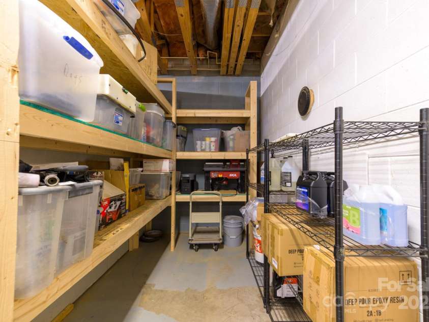 2091 Blowing Rock Boulevard, Lenoir, NC 28645.  MLS# CAR4276116, YatesRealty ID 35125. 