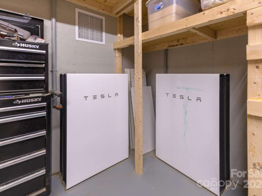 2091 Blowing Rock Boulevard, Lenoir, NC 28645.  MLS# CAR4276116, YatesRealty ID 35125. 