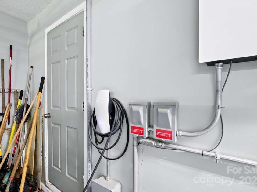 2091 Blowing Rock Boulevard, Lenoir, NC 28645.  MLS# CAR4276116, YatesRealty ID 35125. 