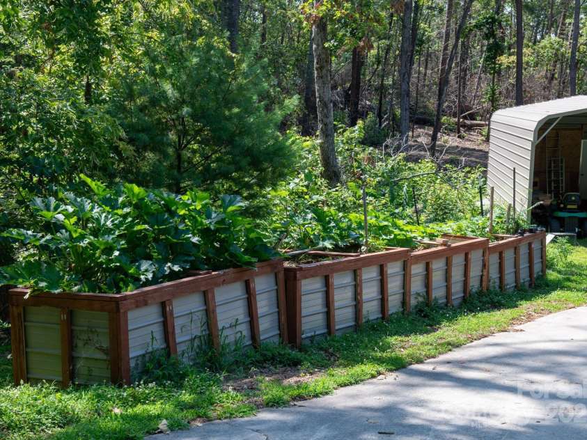 2091 Blowing Rock Boulevard, Lenoir, NC 28645.  MLS# CAR4276116, YatesRealty ID 35125. 