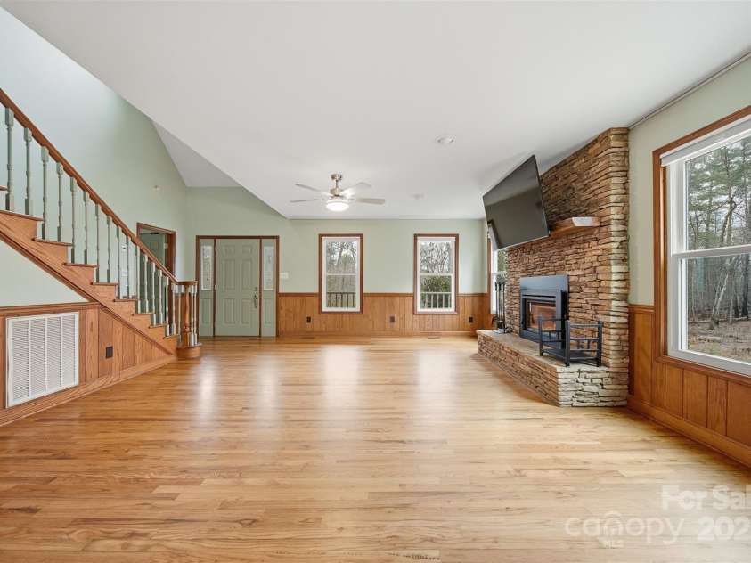 2091 Blowing Rock Boulevard, Lenoir, NC 28645.  MLS# CAR4330538, YatesRealty ID 35125. 