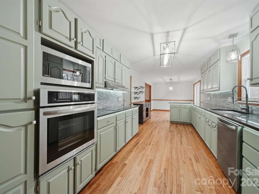 2091 Blowing Rock Boulevard, Lenoir, NC 28645.  MLS# CAR4330538, YatesRealty ID 35125. 