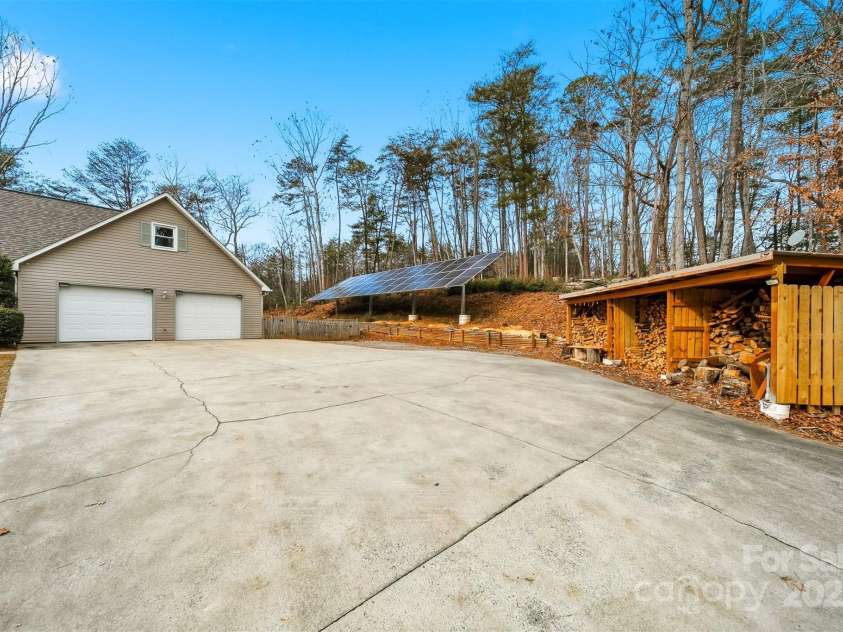 2091 Blowing Rock Boulevard, Lenoir, NC 28645.  MLS# CAR4330538, YatesRealty ID 35125. 
