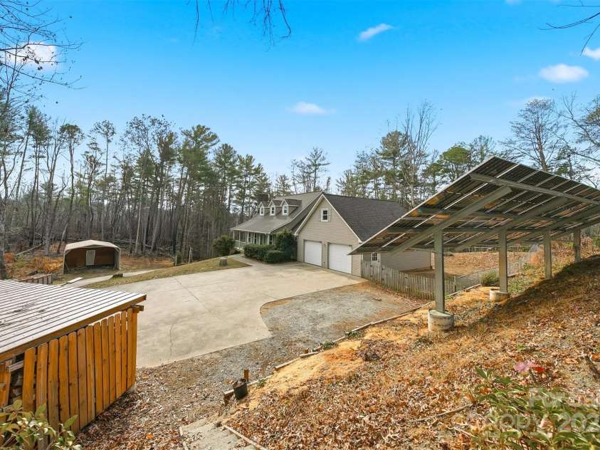 2091 Blowing Rock Boulevard, Lenoir, NC 28645.  MLS# CAR4330538, YatesRealty ID 35125. 