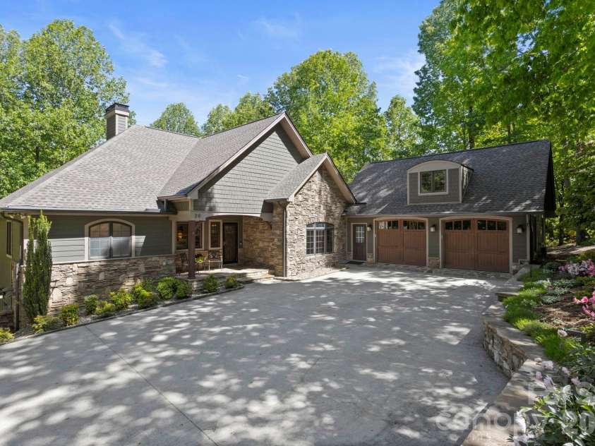 20 Fernridge Court, Flat Rock, NC 28731.  MLS# CAR4383605, YatesRealty ID 35126. 