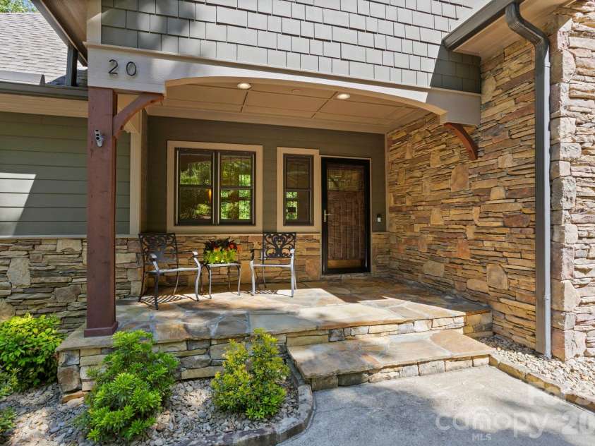 20 Fernridge Court, Flat Rock, NC 28731.  MLS# CAR4383605, YatesRealty ID 35126. 