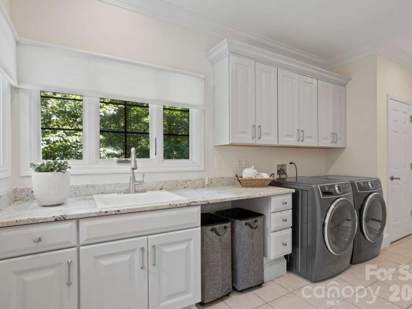 20 Fernridge Court, Flat Rock, NC 28731.  MLS# CAR4383605, YatesRealty ID 35126. 