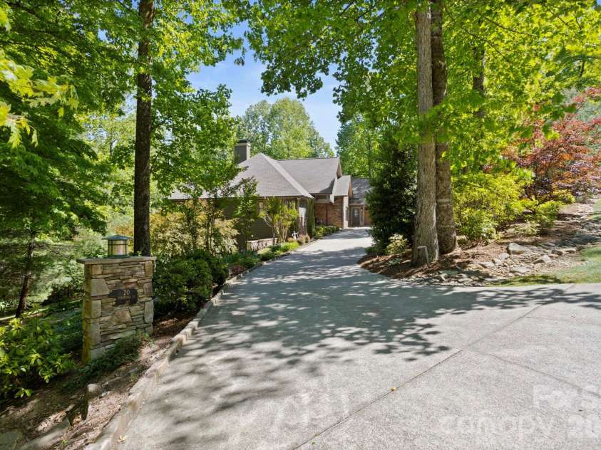 20 Fernridge Court, Flat Rock, NC 28731.  MLS# CAR4383605, YatesRealty ID 35126. 