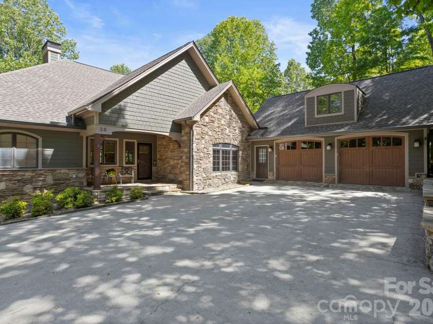 20 Fernridge Court, Flat Rock, NC 28731.  MLS# CAR4383605, YatesRealty ID 35126. 