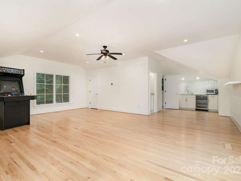 1665 Sterling Road, Charlotte, NC 28209.  MLS# CAR4234342, YatesRealty ID 35129. 2nd living qrtrs above garage