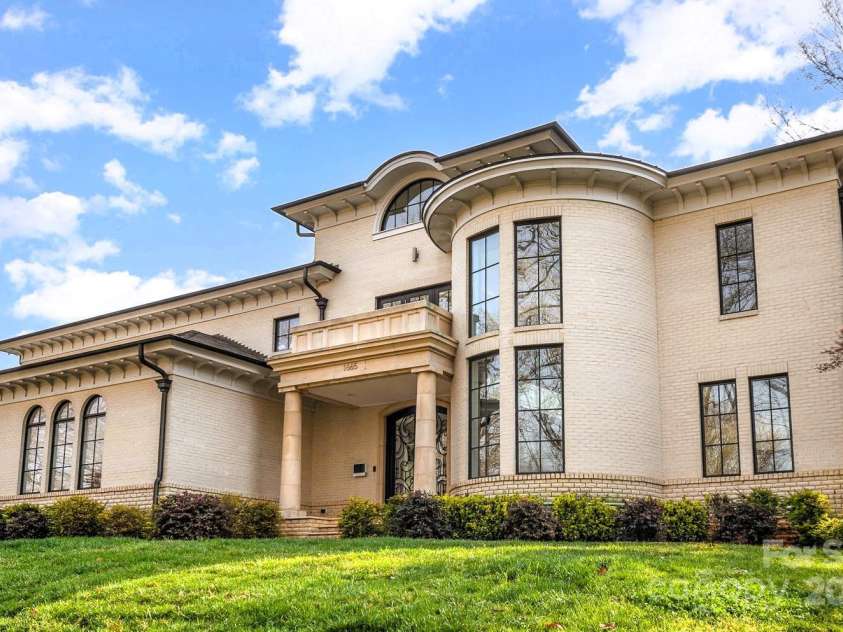 1665 Sterling Road, Charlotte, NC 28209.  MLS# CAR4234342, YatesRealty ID 35129. 