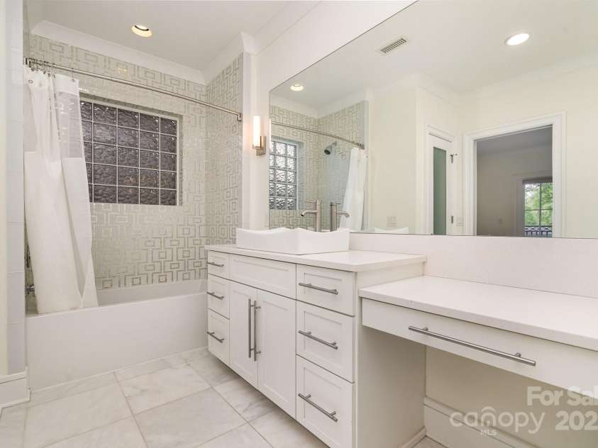 1665 Sterling Road, Charlotte, NC 28209.  MLS# CAR4234342, YatesRealty ID 35129. 