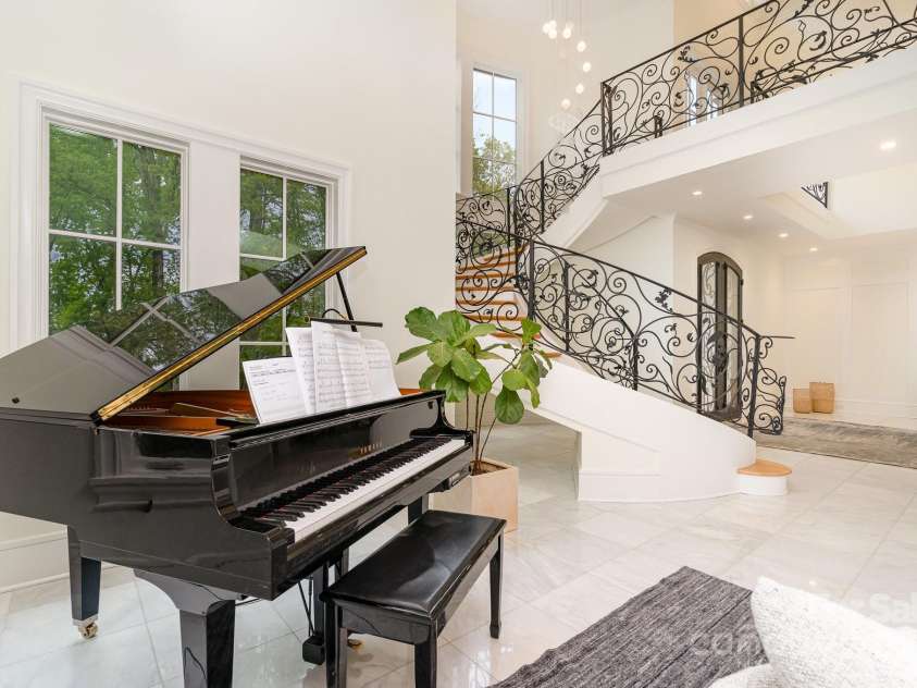 1665 Sterling Road, Charlotte, NC 28209.  MLS# CAR4234342, YatesRealty ID 35129. 