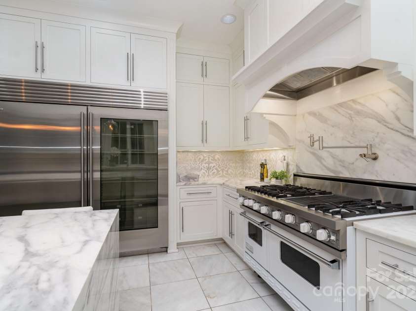 1665 Sterling Road, Charlotte, NC 28209.  MLS# CAR4234342, YatesRealty ID 35129. 