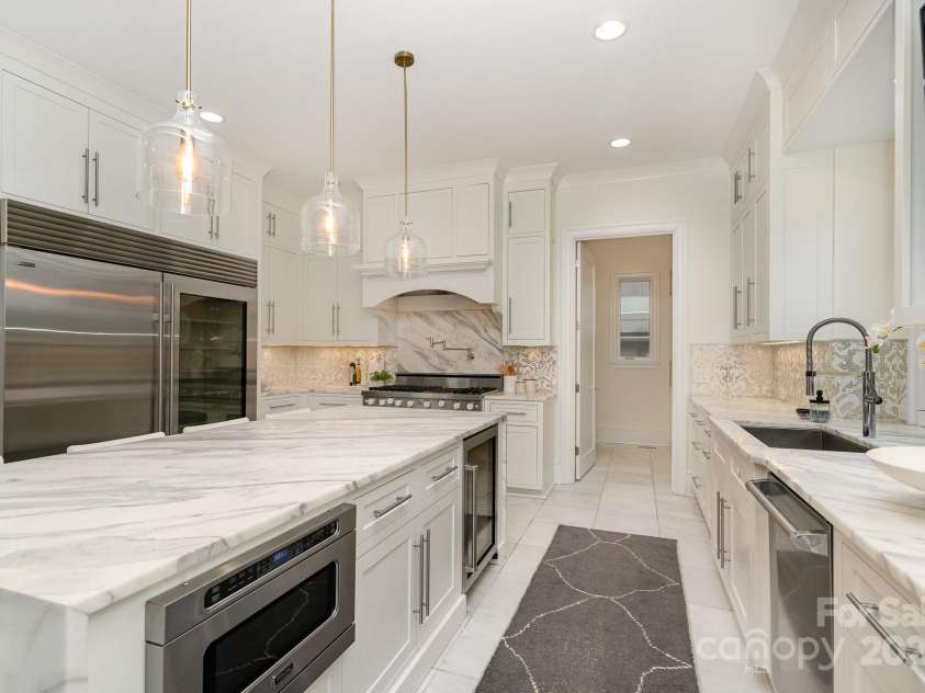 1665 Sterling Road, Charlotte, NC 28209.  MLS# CAR4234342, YatesRealty ID 35129. 