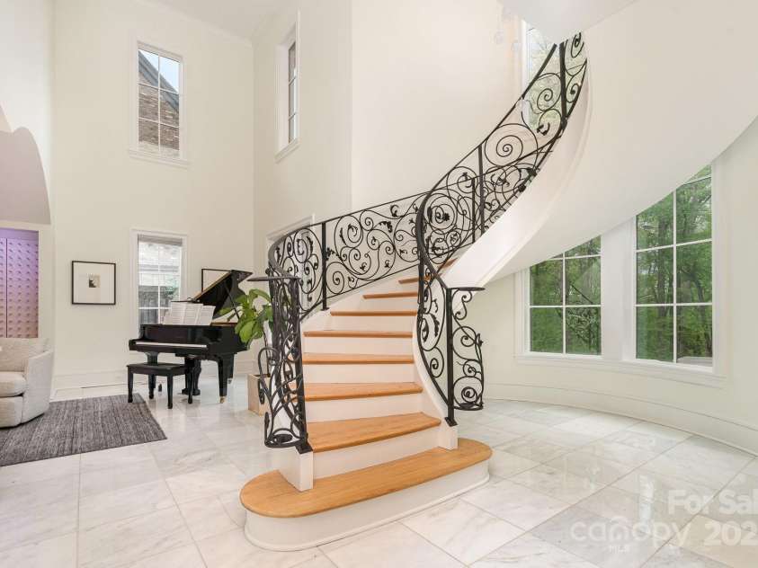 1665 Sterling Road, Charlotte, NC 28209.  MLS# CAR4234342, YatesRealty ID 35129. 