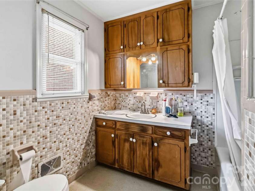 3836 York Street, Sharon, SC 29742.  MLS# CAR4399604, YatesRealty ID 35129. 