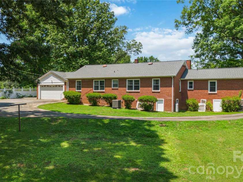 3836 York Street, Sharon, SC 29742.  MLS# CAR4399604, YatesRealty ID 35129. 