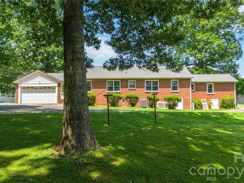 3836 York Street, Sharon, SC 29742.  MLS# CAR4399604, YatesRealty ID 35129. 