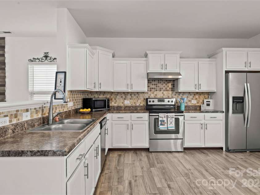 7323 Reece Valley Court, Charlotte, NC 28227.  MLS# CAR4329291, YatesRealty ID 3513. 