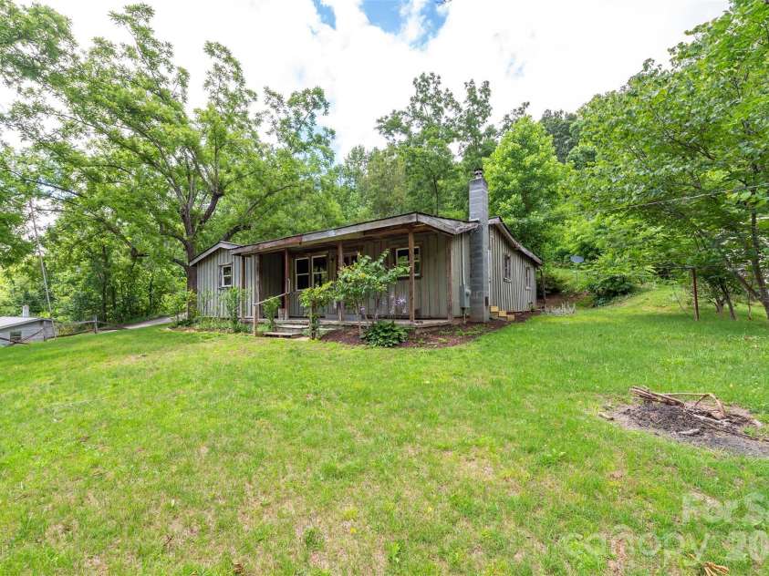 80 Webb Cove Road, Asheville, NC 28804.  MLS# CAR4396343, YatesRealty ID 35130. 