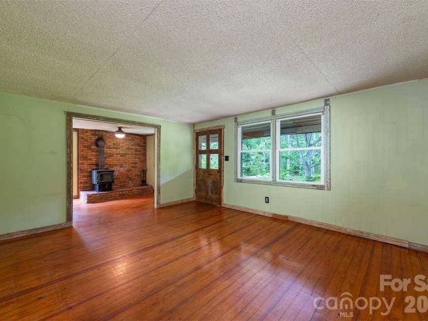 80 Webb Cove Road, Asheville, NC 28804.  MLS# CAR4396343, YatesRealty ID 35130. 