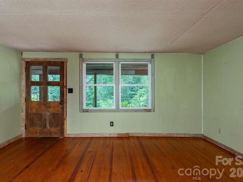 80 Webb Cove Road, Asheville, NC 28804.  MLS# CAR4396343, YatesRealty ID 35130. 
