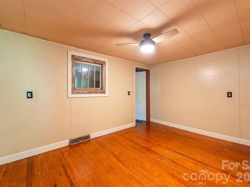 80 Webb Cove Road, Asheville, NC 28804.  MLS# CAR4396343, YatesRealty ID 35130. 