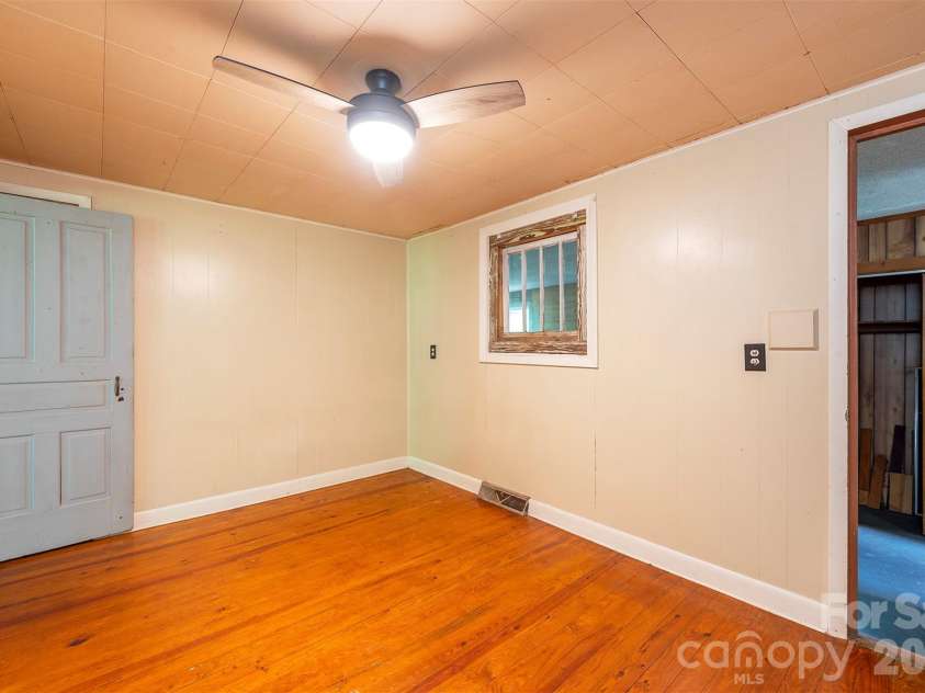 80 Webb Cove Road, Asheville, NC 28804.  MLS# CAR4396343, YatesRealty ID 35130. 