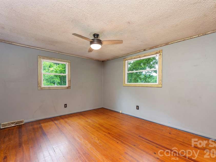 80 Webb Cove Road, Asheville, NC 28804.  MLS# CAR4396343, YatesRealty ID 35130. 