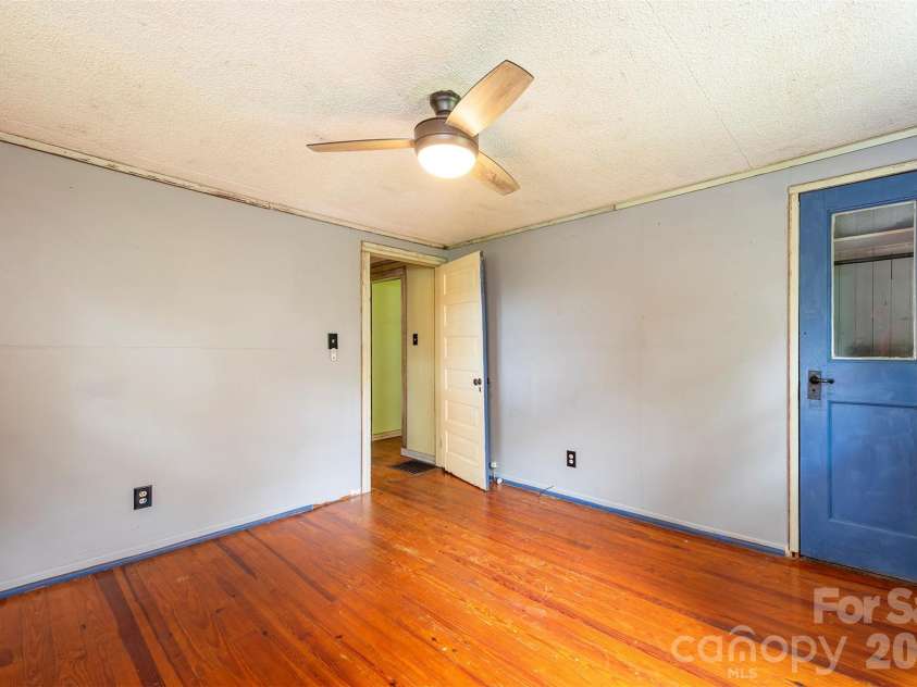 80 Webb Cove Road, Asheville, NC 28804.  MLS# CAR4396343, YatesRealty ID 35130. 