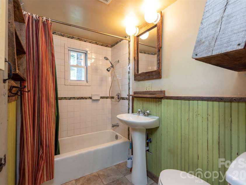 80 Webb Cove Road, Asheville, NC 28804.  MLS# CAR4396343, YatesRealty ID 35130. 