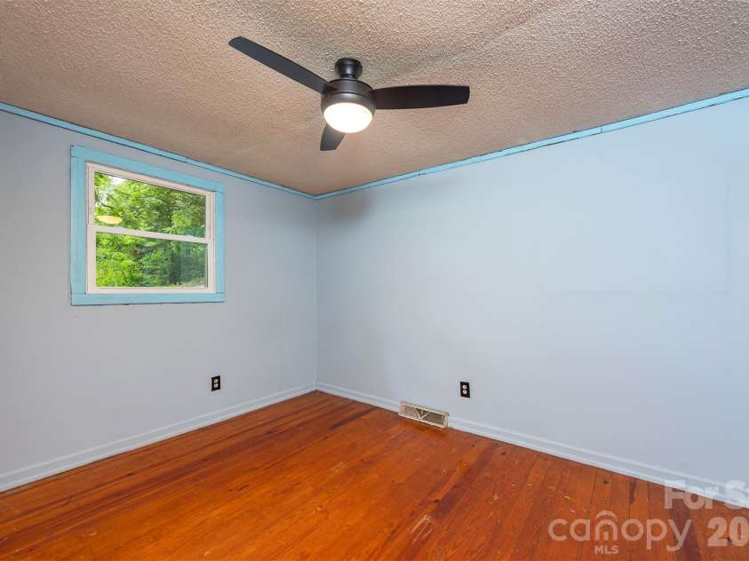 80 Webb Cove Road, Asheville, NC 28804.  MLS# CAR4396343, YatesRealty ID 35130. 