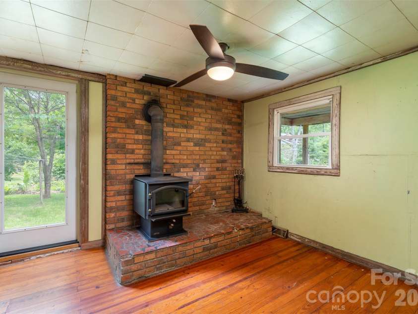 80 Webb Cove Road, Asheville, NC 28804.  MLS# CAR4396343, YatesRealty ID 35130. 