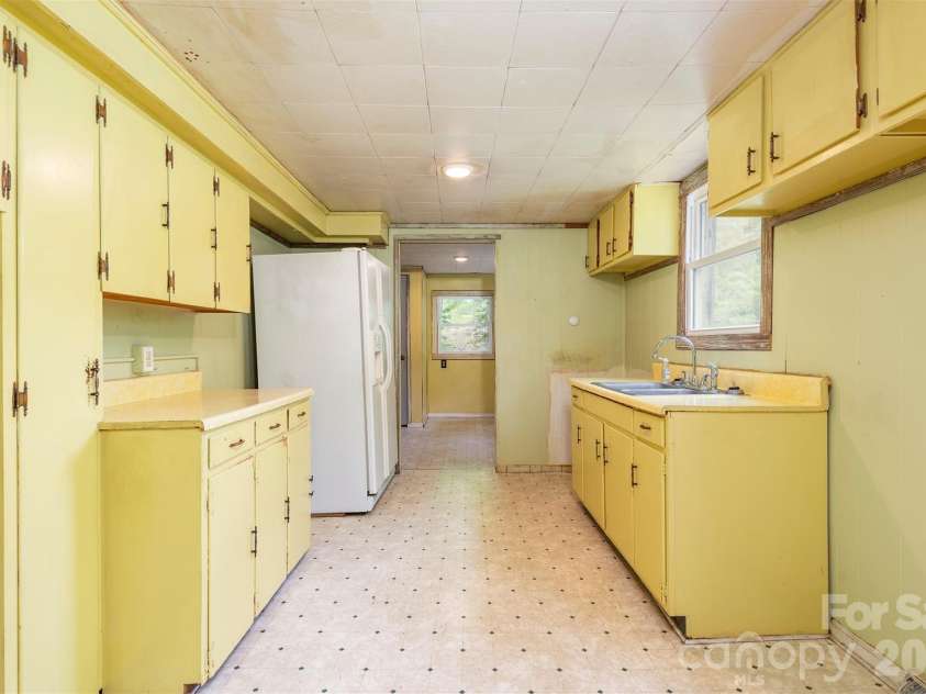 80 Webb Cove Road, Asheville, NC 28804.  MLS# CAR4396343, YatesRealty ID 35130. 
