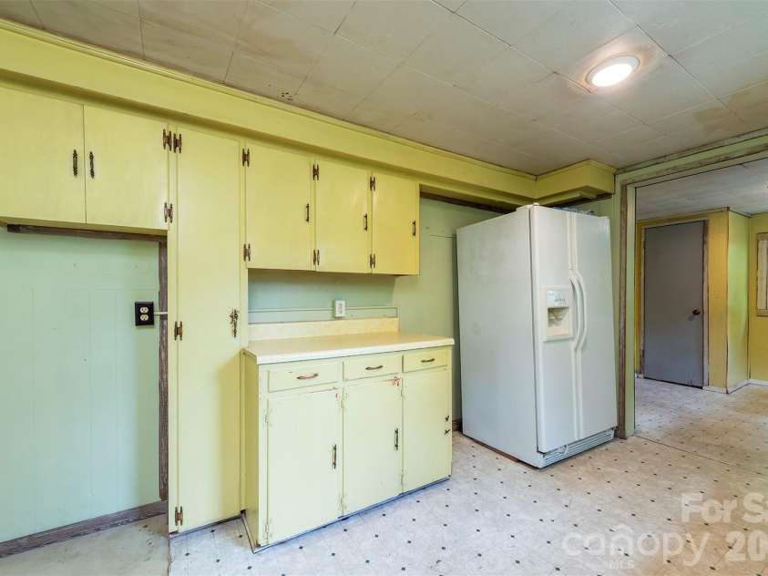 80 Webb Cove Road, Asheville, NC 28804.  MLS# CAR4396343, YatesRealty ID 35130. 