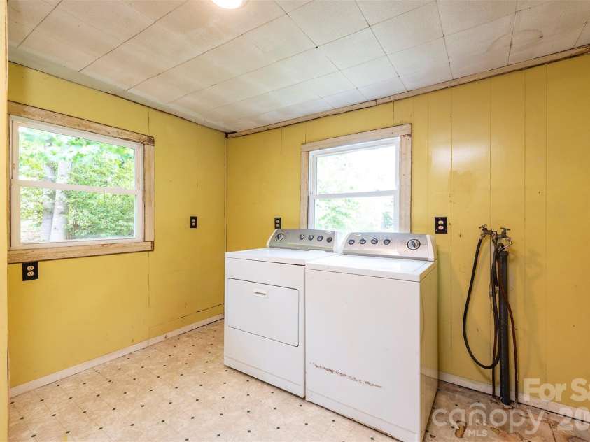 80 Webb Cove Road, Asheville, NC 28804.  MLS# CAR4396343, YatesRealty ID 35130. 