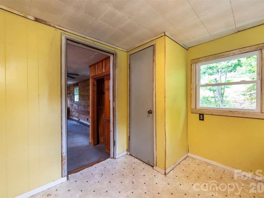 80 Webb Cove Road, Asheville, NC 28804.  MLS# CAR4396343, YatesRealty ID 35130. 