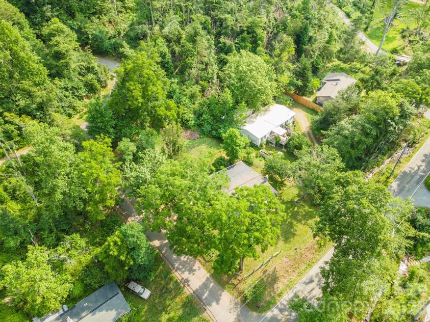 80 Webb Cove Road, Asheville, NC 28804.  MLS# CAR4396343, YatesRealty ID 35130. 