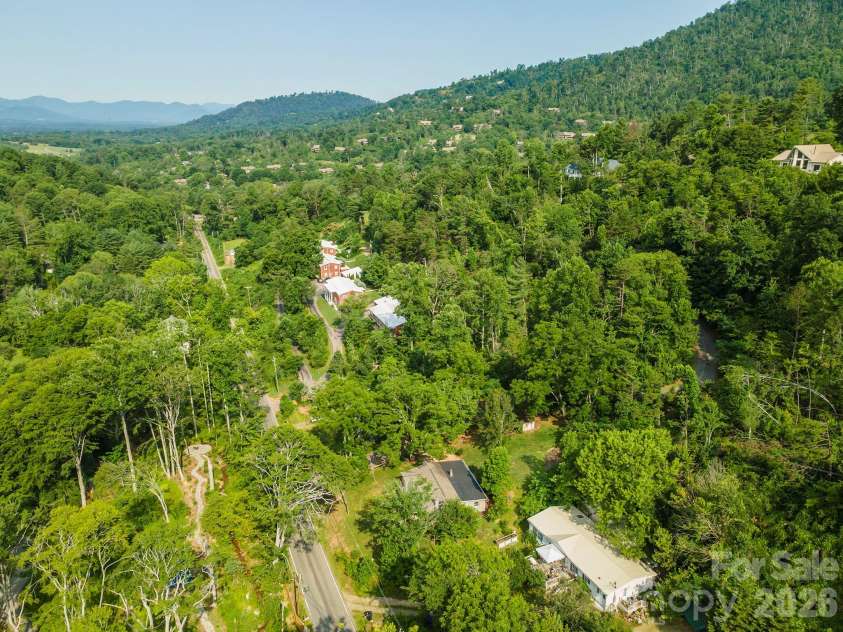 80 Webb Cove Road, Asheville, NC 28804.  MLS# CAR4396343, YatesRealty ID 35130. 