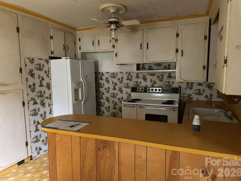 142 Reeves Lane, Elkin, NC 28621.  MLS# CAR4397816, YatesRealty ID 35131. 
