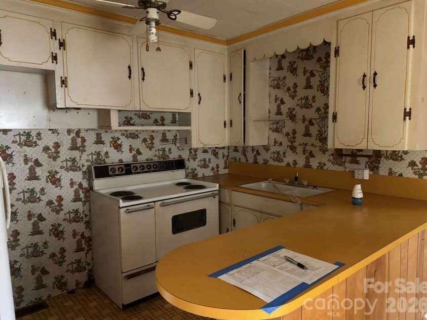 142 Reeves Lane, Elkin, NC 28621.  MLS# CAR4397816, YatesRealty ID 35131. 