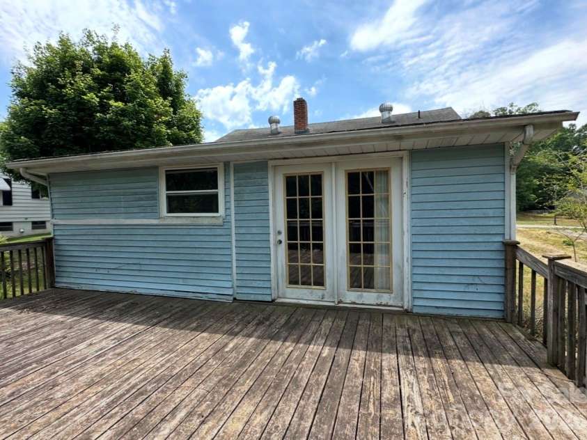 142 Reeves Lane, Elkin, NC 28621.  MLS# CAR4397816, YatesRealty ID 35131. 