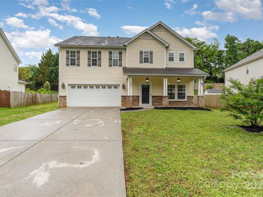 7031 Woodbridge Valley Circle, Mint Hill, NC 28227.  MLS# CAR4252900, YatesRealty ID 35131. 